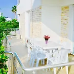 Appartement на берегу моря в цезарь 3-3 *