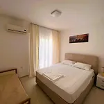 на берегу моря в цезарь 3-3 *