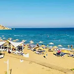 на берегу моря в цезарь 3-3