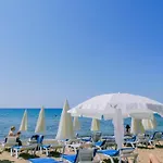 на берегу моря в цезарь 3-3 Apartamento Trikomo