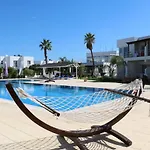 на берегу моря в цезарь 3-3
