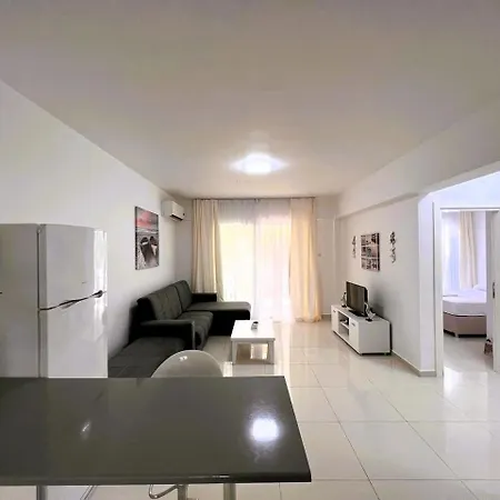 Appartement на берегу моря в цезарь 3-3 *