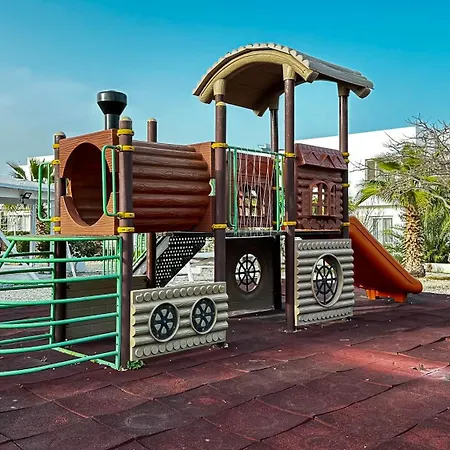 на берегу моря в цезарь 3-3 Apartamento Trikomo